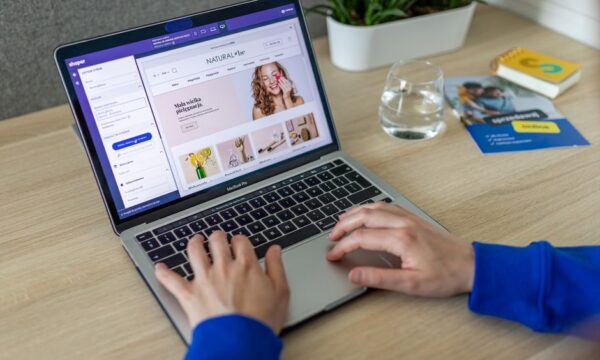 성공적인 방법으로 Shopify 의류 매장을 소유하고 관리하세요