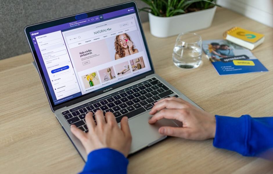 성공적인 방법으로 Shopify 의류 매장을 소유하고 관리하세요