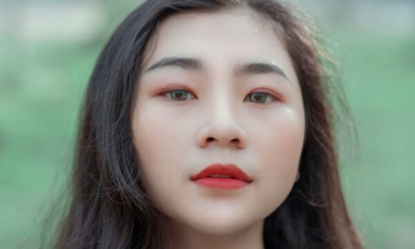 얼굴 잡티의 일반적인 원인 4가지