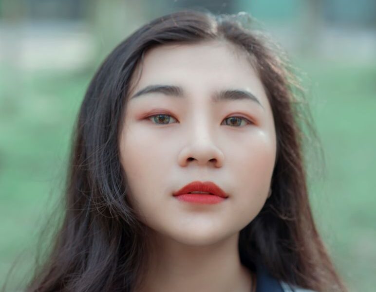 얼굴 잡티의 일반적인 원인 4가지