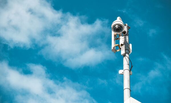산업 부문에 CCTV 감시 시스템을 설치하면 어떤 이점이 있습니까?